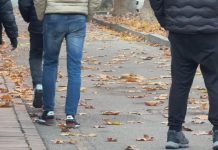 VIALE VITTORIO VENETO, PESTATI DALLA GANG: 17ENNE PERDE I DENTI