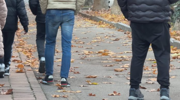 VIALE VITTORIO VENETO, PESTATI DALLA GANG: 17ENNE PERDE I DENTI