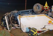 CARPI, INCIDENTE ALL’ALBA. CAMION DI RIFIUTI SI RIBALTA NELLA SCARPATA
