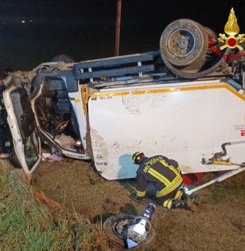 CARPI, INCIDENTE ALL’ALBA. CAMION DI RIFIUTI SI RIBALTA NELLA SCARPATA