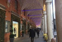 SHOPPING NATALIZIO, VENDITE STABILI CON PIU’ ATTENZIONE ALLE SPESE