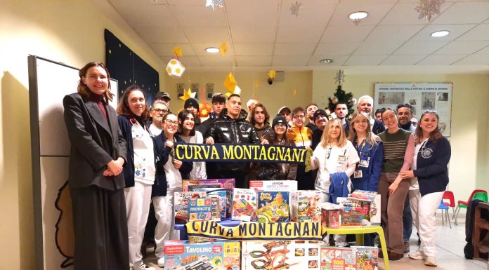 TIFOSI E SOLIDARIETÀ: LA CURVA MONTAGNANI DONA GIOCHI AI BAMBINI RICOVERATI