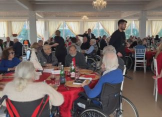 PRANZO DI AUGURI, DOMENICA LA TAVOLATA PER GLI ANZIANI DELLE CRA