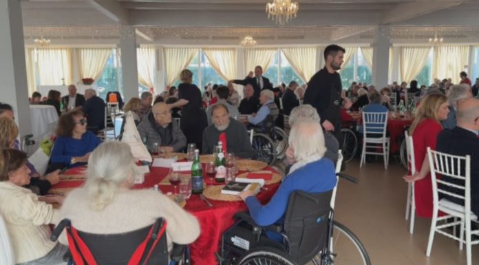 PRANZO DI AUGURI, DOMENICA LA TAVOLATA PER GLI ANZIANI DELLE CRA
