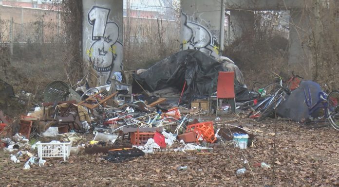 DEGRADO A MODENA: LE EX FONDERIE TRA BIVACCHI E SPAZZATURA