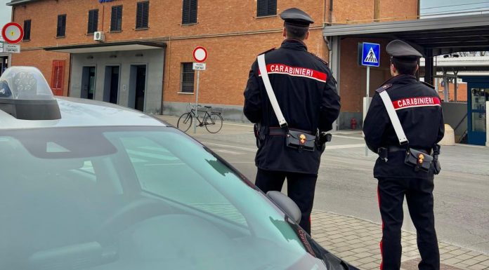 AGGREDISCE UNA RAGAZZA, 25ENNE ARRESTATO PER VIOLENZA SESSUALE