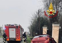 INCIDENTE STRADALE A CARPI, AUTO FINISCE IN UN FOSSATO