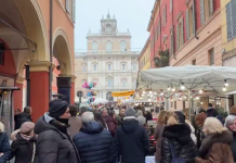 FESTA IN CITTÀ, I MODENESI IN CENTRO TRA SAPORI E SHOPPING
