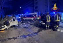 VIALE CIALDINI, SCONTRO TRA AUTO: CINQUE PERSONE ESTRATTE DALLE LAMIERE