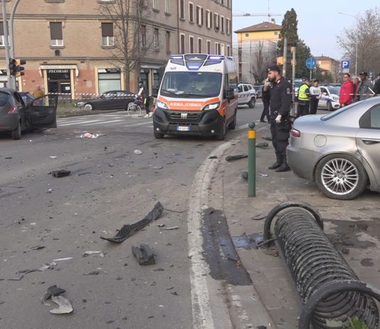 FOLLE INSEGUIMENTO, AUTO IN FUGA SI SCHIANTA CON UN’UTILITARIA: MORTA UNA DONNA DI 89 ANNI