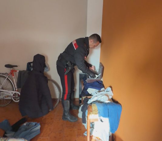 STABILE OCCUPATO, SGOMBERATE 13 PERSONE IN VIA REPUBBLICA DI MONTEFIORINO