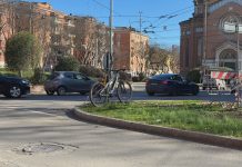 PIAZZA NATALE BRUNI, SCONTRO TRA AUTO E BICI: UN FERITO