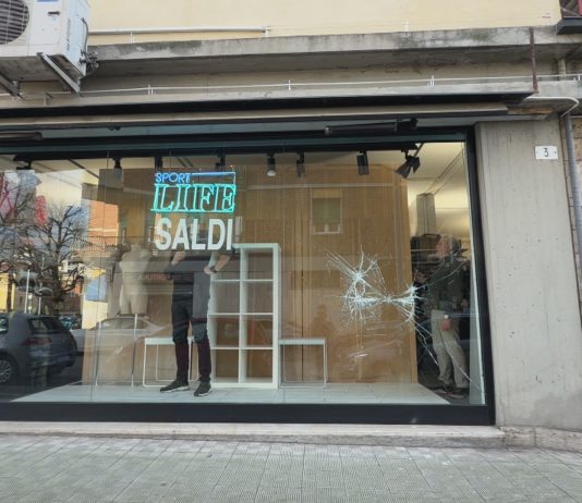 IN VIA GIARDINI, DOPPIA SPACCATA IN POCHI GIORNI ALLO “SPORT LIFE”