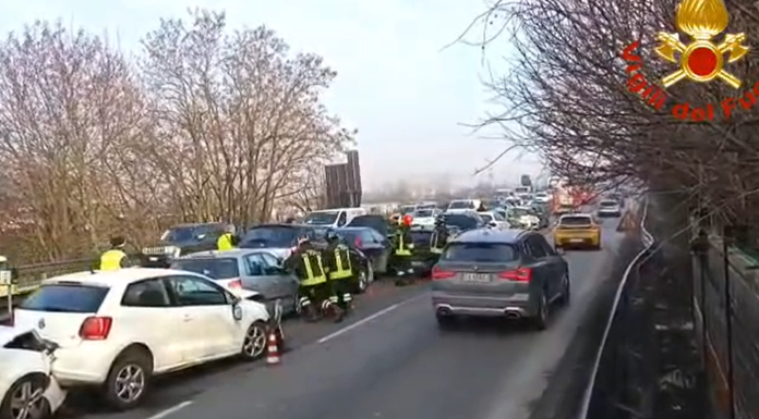 MAXI TAMPONAMENTO IN TANGENZIALE: 15 AUTO COINVOLTE E TRAFFICO IN TILT