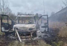 ZONA ALBARETO, FURGONE DISTRUTTO DALLE FIAMME: SOSPETTO DOLO