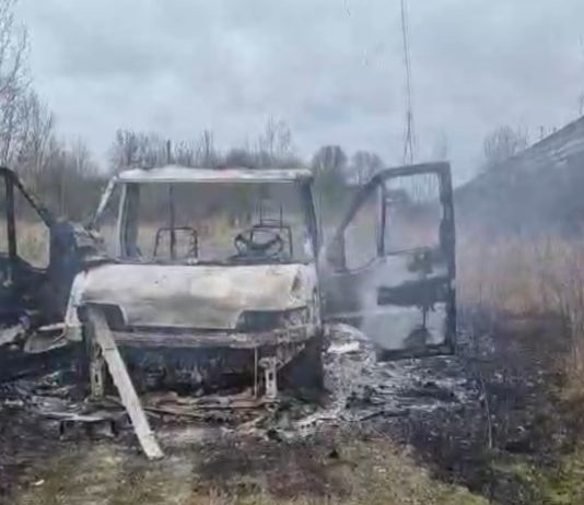 ZONA ALBARETO, FURGONE DISTRUTTO DALLE FIAMME: SOSPETTO DOLO