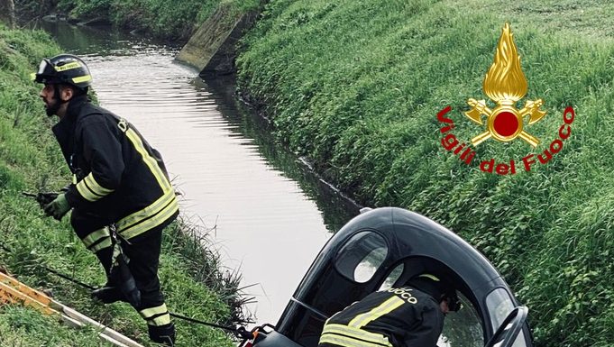 CASTELFRANCO, ANZIANO FINISCE NEL FOSSO CON LO SCOOTER ELETTRICO