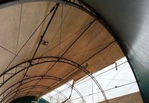 MALTEMPO. IL VENTO SCOPERCHIA IL CAMPO DA TENNIS A FIORANO MODENESE