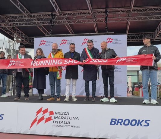 A MARANELLO, TAGLIO DEL NASTRO PER LA MEZZA MARATONA D’ITALIA 2026