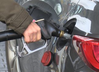 STANGATA ALLA POMPA, CON LA GUERRA PREZZI SU NEL 90% DEI DISTRIBUTORI