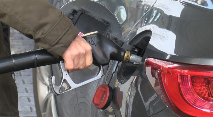 STANGATA ALLA POMPA, CON LA GUERRA PREZZI SU NEL 90% DEI DISTRIBUTORI