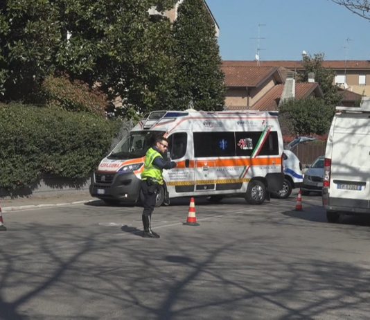 VIA NONANTOLANA, FERITA IN UN TENTATO SCIPPO: 34ENNE IN OSPEDALE