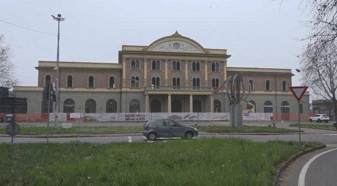 STAZIONE PICCOLA, “SCOPERTA” LA NUOVA FACCIATA RIQUALIFICATA