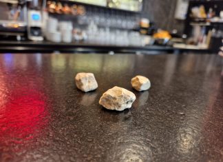 VIA GALLUCCI, SASSI TIRATI DALLE FINESTRE. LOCALE FARA’ DENUNCIA