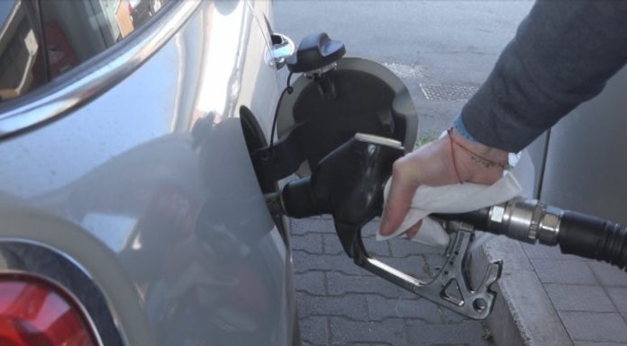 FIAMMATA CARBURANTE, PREZZI ORMAI COSTANTI AL DI SOPRA DEI 2 EURO AL LITRO