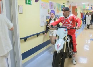 IN MOTO IN CORSIA, IL PILOTA MAX BIANCONCINI IN PEDIATRIA ALL’OSPEDALE DI SASSUOLO