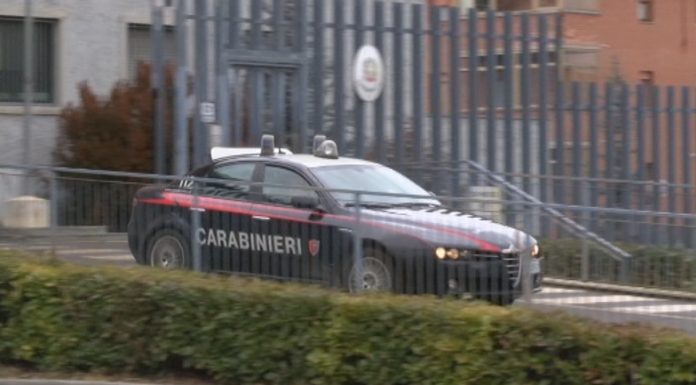 PAURA A SERRAMAZZONI, IRROMPE IN CASA DI UNA COPPIA DI ANZIANI E LI AGGREDISCE