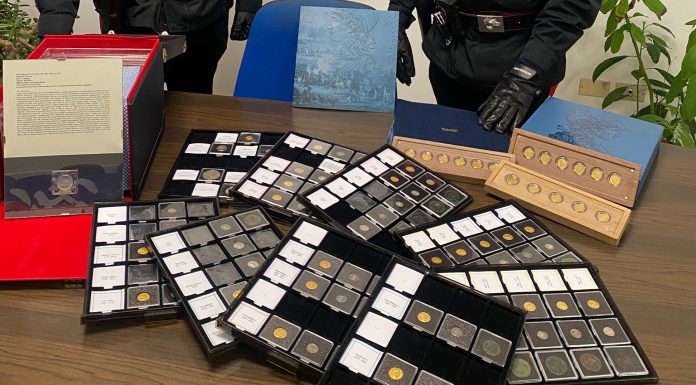 SASSUOLO, SI FINGONO CARABINIERI PER RUBARE MONETE STORICHE