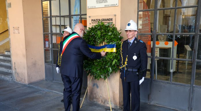 ECCIDIO DI PIAZZA GRANDE, UNA CORONA DI FIORI IN MEMORIA DELLE VITTIME